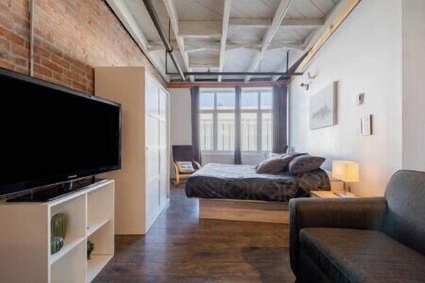 1 slaapkamer, een strijkplank/strijkijzer, wifi, beddengoed