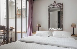 3 bedrooms, desk, iron/ironing board, free WiFi