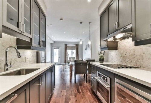 Executive Townhouse 3Br+3Ba in Lawrence Park