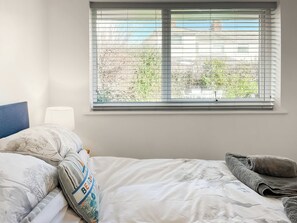 2 bedrooms, free WiFi, bed sheets - 2 bedroom accommodation in Beadnell (Beadnell)
