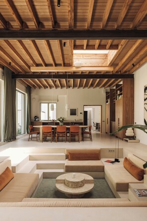 Flat-screen TV - Luxury Designer Loft (Brussels)