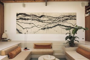 Flat-screen TV - Luxury Designer Loft (Brussels)