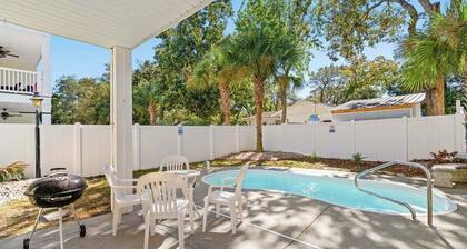 Oversized 5 Bedroom Beach Home with Private Pool! Sleeps 22 Guests! Ocean Breeze Cottage 705 Unit 1