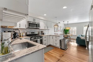 Fridge, microwave, oven, stovetop - Top Floor Boho Loft | Bright 1BR| King bed + W/D (Washington)