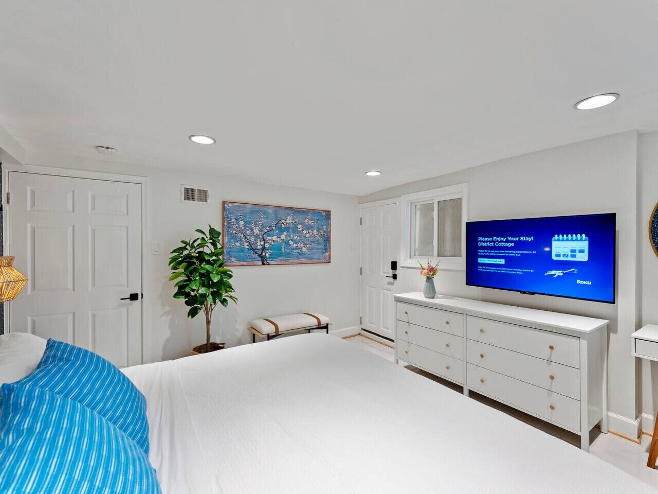 Iron/ironing board, travel crib, WiFi, bed sheets