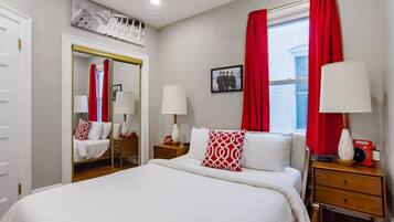 3 bedrooms, desk, iron/ironing board, travel crib