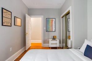 2 chambres, fer et planche à repasser, lit de bébé portatif, Wi-Fi