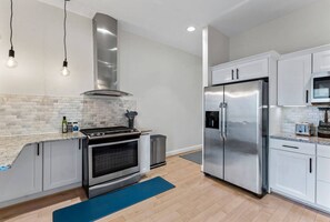 Refrigerador, microondas, horno, placa de cocina