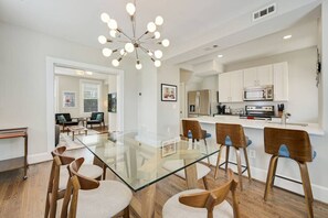 Interior - Mid-Century Townhome Steps from Restaurants (Washington)