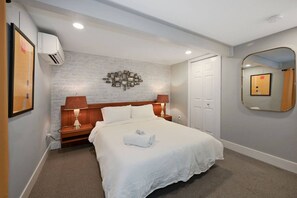 2 Schlafzimmer, Schreibtisch, Bügeleisen/Bügelbrett, Reisekinderbett