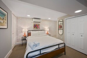 2 soveværelser, skrivebord, strygejern/strygebræt, weekendseng