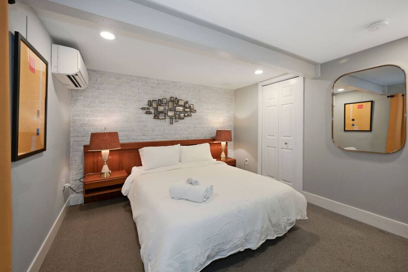 2 bedrooms, desk, iron/ironing board, travel crib