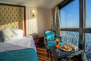 In-room safe, desk, laptop workspace, free WiFi -  City and Sea Adonis (Luxor)