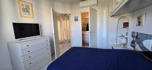 2 عدّة غرف نوم ومكواة/لوح كي وواي فاي