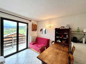 TV - 2-room apartment with balcony close to the slopes (Combloux)