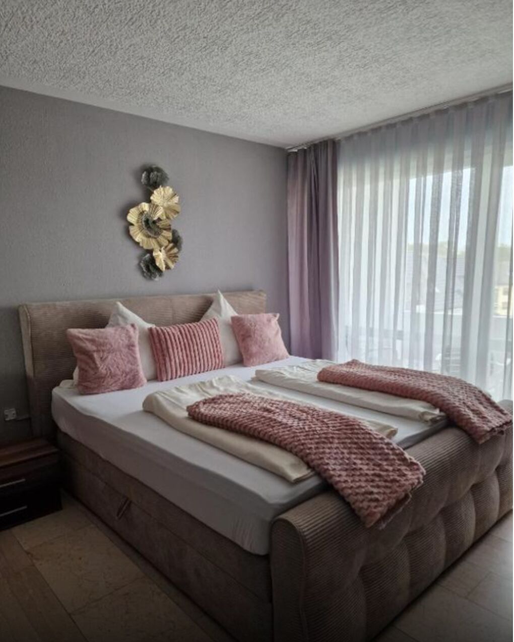 1 多间卧室、熨斗/熨衣板、WiFi、床单