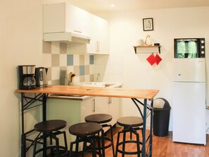 Fridge, microwave, oven