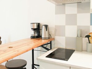 Fridge, microwave, oven