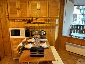 Dining - City center studio with balcony (Chamonix-Mont-Blanc)