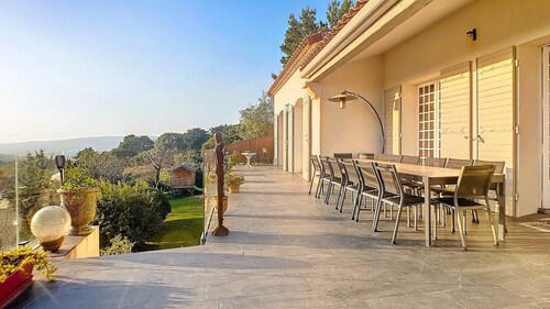Spacious villa with pool and bay views