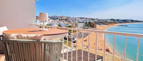 تناول الطعام بالخارج