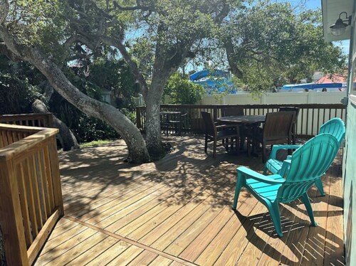 Charming 2-bedroom house in New Smyrna Beach only steps to the beach and Flagler