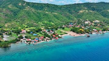 Vista frontal de la propiedad