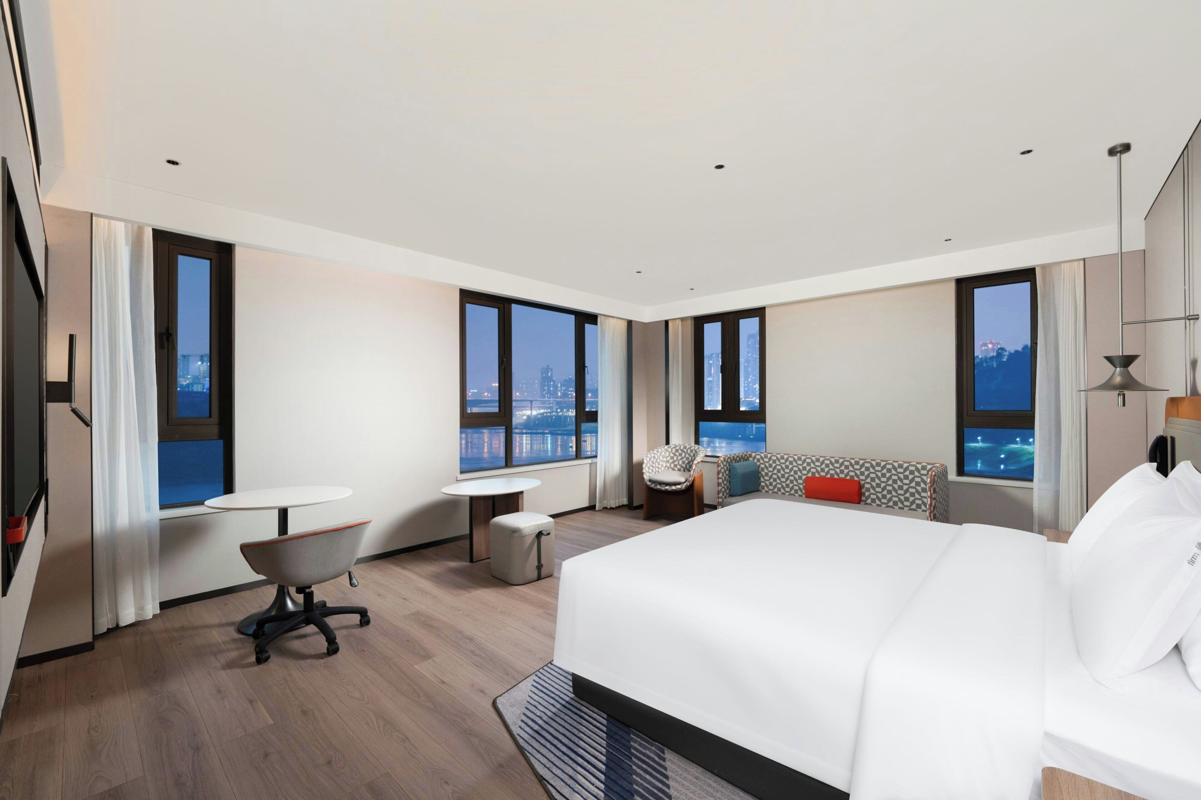 1 King Suite River View | Premium bedding, down comforters, desk, laptop workspace