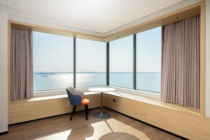 Suite, 1 habitación, vista al mar | Edredón, escritorio, cortinas blackout y cunas gratuitas 