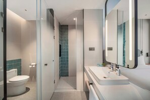 免費盥洗用品、吹風機、拖鞋、��毛巾