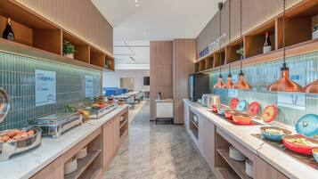 Free daily buffet breakfast