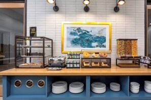 Petit déjeuner complet compris tous les jours