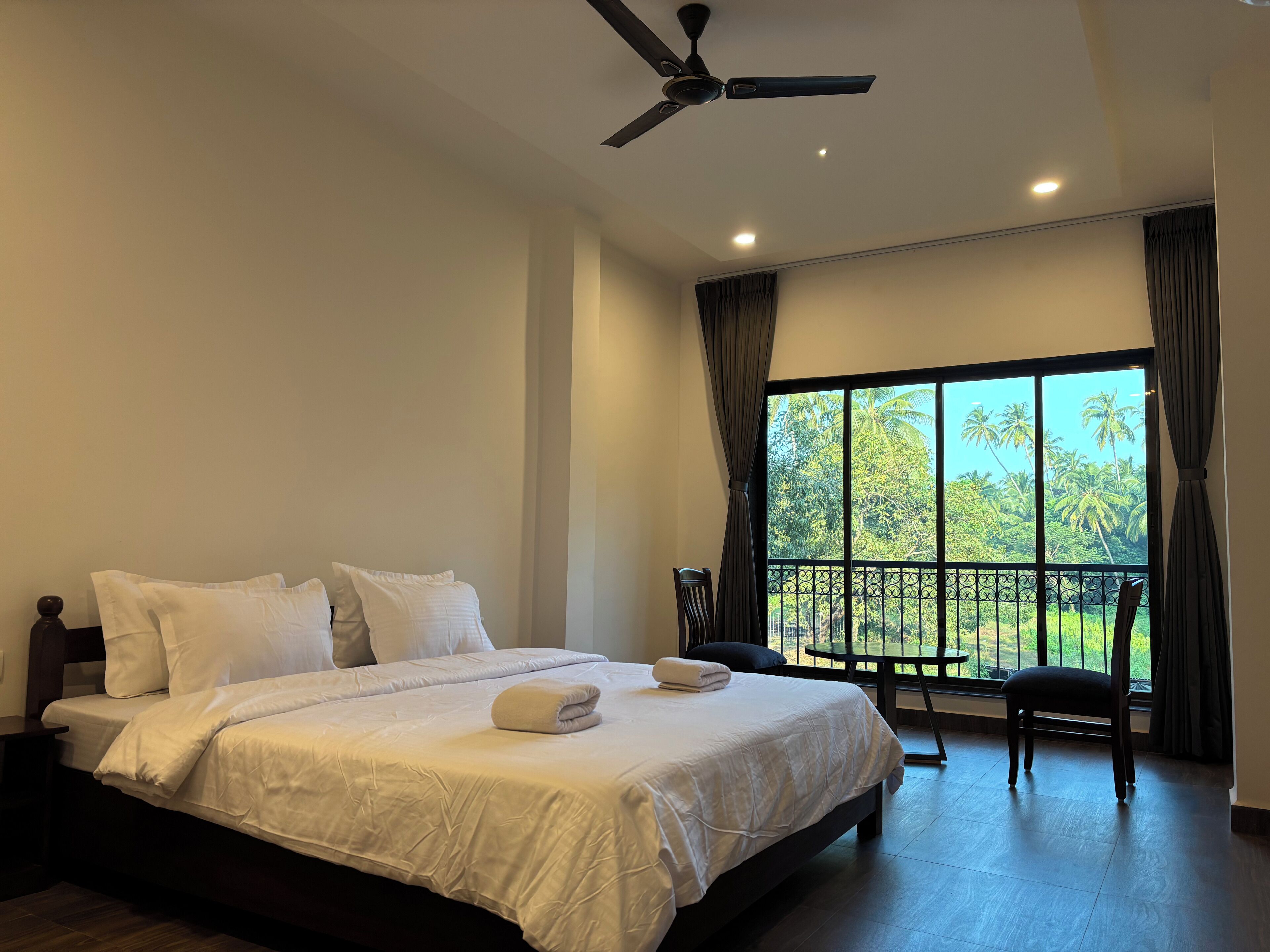Deluxe Double Room | In-room safe, desk, laptop workspace, free WiFi