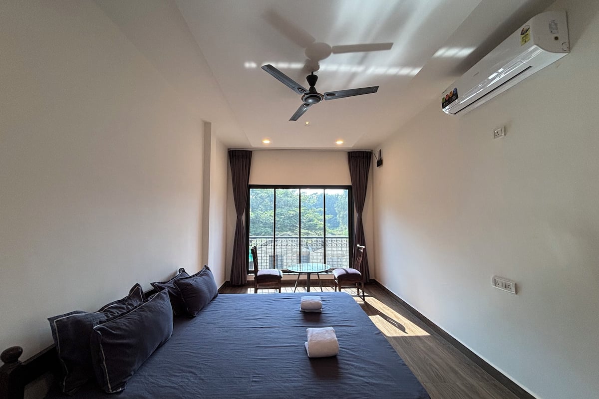 Standard Double Room | In-room safe, desk, laptop workspace, free WiFi