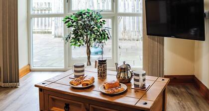 Ideal for couples or solo travellers, surrounded by glorious countryside views.