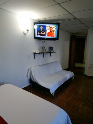 Flat-screen TV - EC-AL3E ESTUDIO CERCA AL MAR CON PISCINA (Cartagena)
