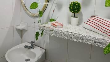 Een douche, toiletpapier