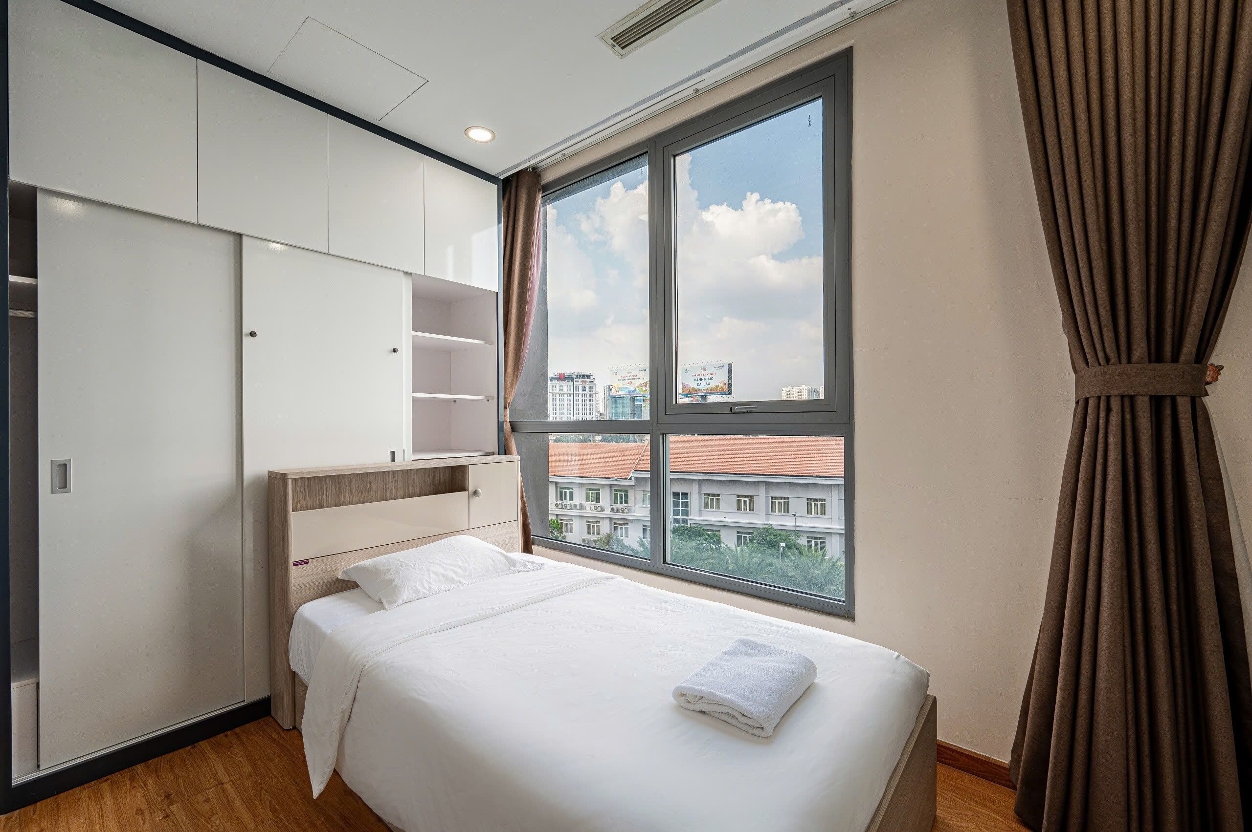 4 bedrooms, in-room safe, iron/ironing board, free WiFi