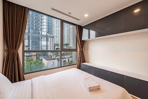 4 bedrooms, in-room safe, iron/ironing board, free WiFi