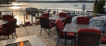 Pewaukee Lake Cottage |Dog Friendly |Shared Pier