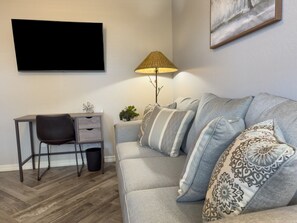 Smart TV, lareira, aparelho de som