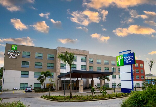 Front of property - Holiday Inn Express & Suites St. Vincent - Grenadines by IHG (Diamond)