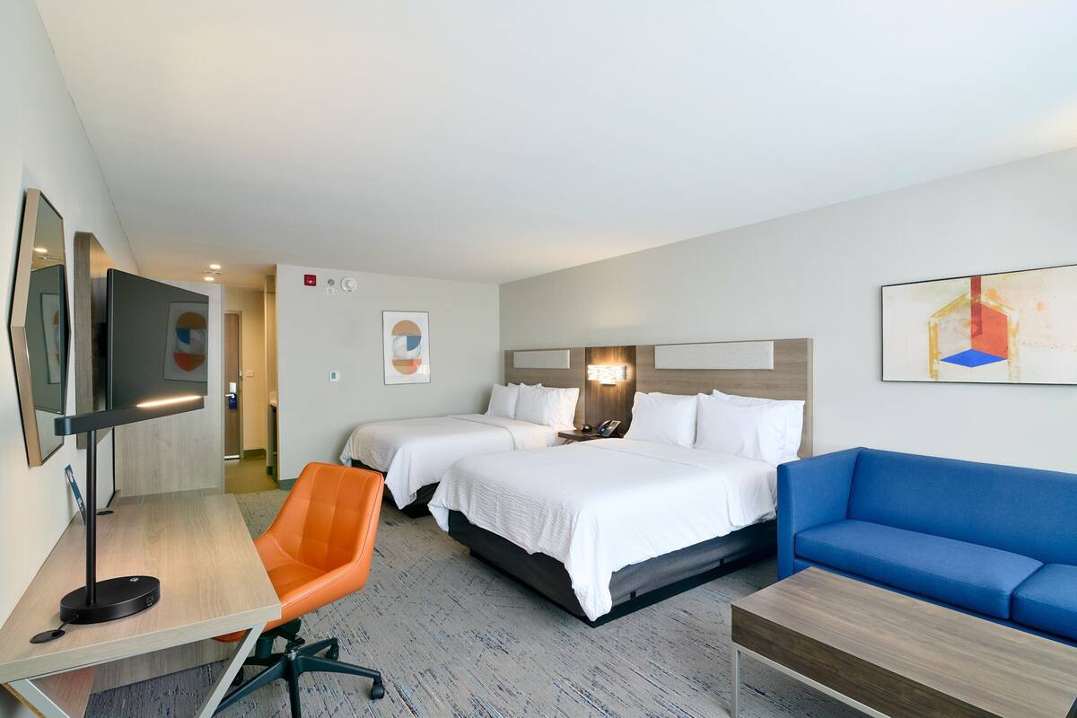 In-room safe, soundproofing, iron/ironing board, free WiFi
