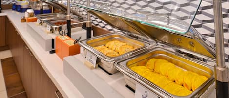 Free daily buffet breakfast