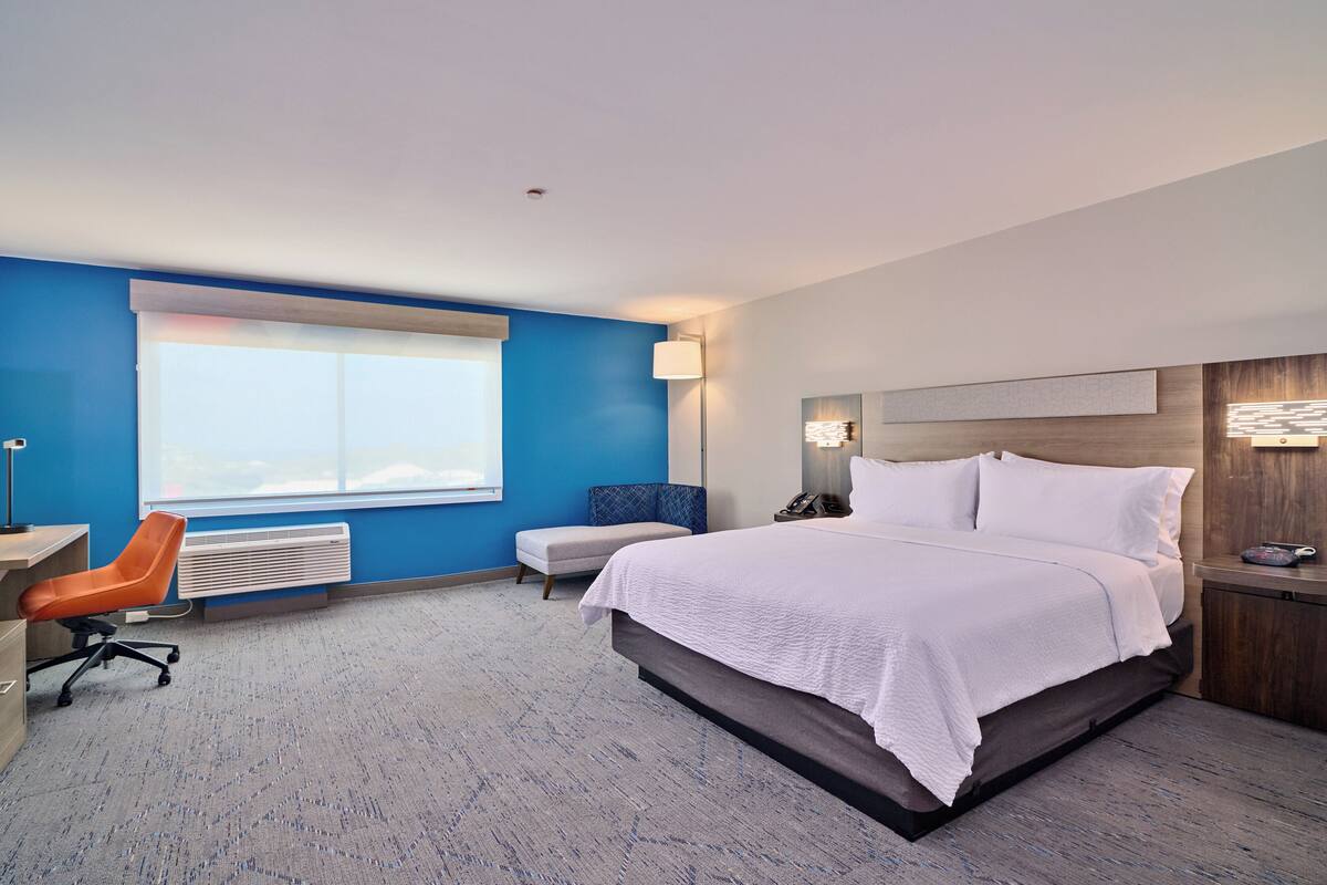 Standard Room, 1 King Bed (Extra Floor Space) | In-room safe, soundproofing, iron/ironing board, free WiFi