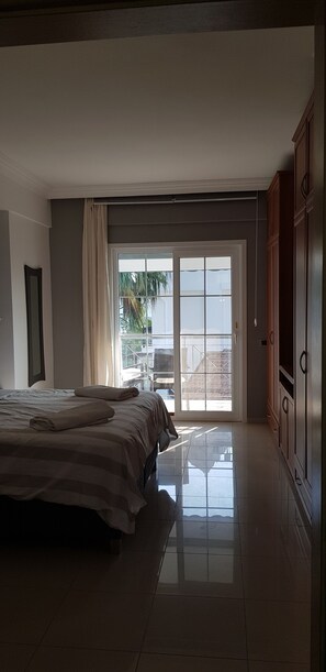 4 bedrooms, in-room safe, iron/ironing board, travel crib