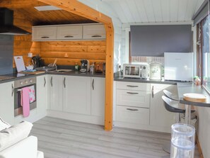 Batterie de cuisine, vaisselle et ustensiles