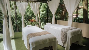 Espace de soins pour les couples, sauna, bain Ă remous, soins corporels
