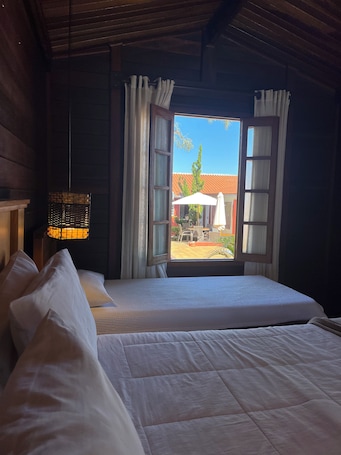 Comfort Triple Room | Free WiFi, bed sheets