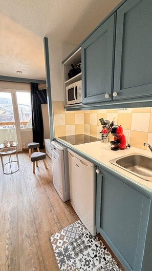 Kühlschrank, Mikrowelle, Geschirrspüler